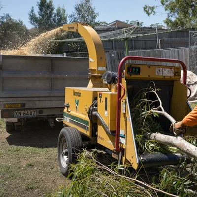 Mulching & Wood Chipping in North Shore. Branch and pruning chipping on site, plus tipper delivery of fresh hardwood chip and composted garden mulch anywhere on the North Shore.